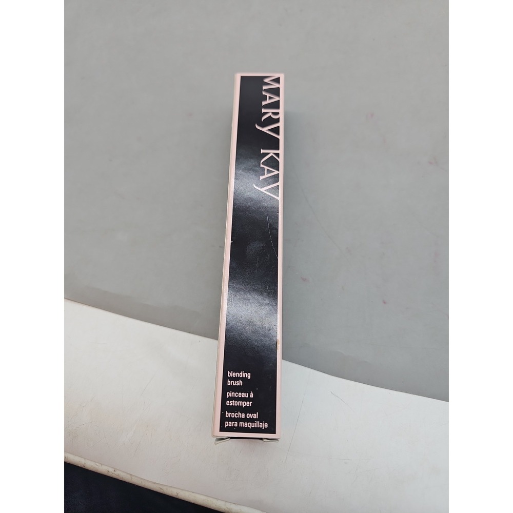 MARY KAY BLENDING BRUSH~NIB~OVAL SHAPED~HELPS PROVIDE A PERFECT‎ FINISH!!!